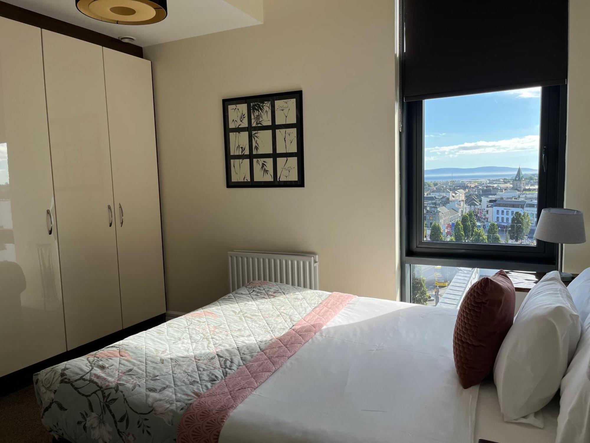 The Western Citypoint Apartments Galway Extérieur photo