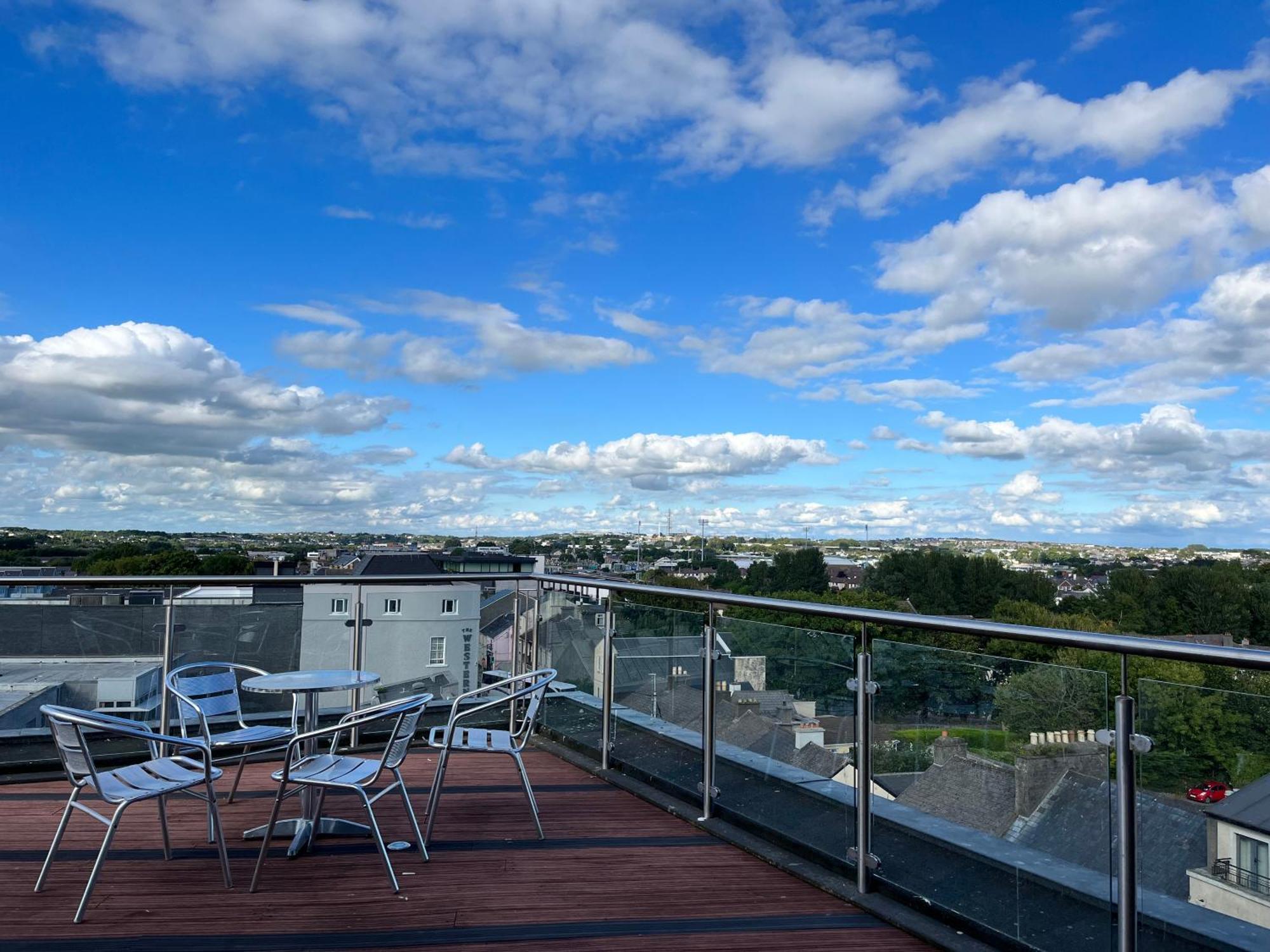 The Western Citypoint Apartments Galway Extérieur photo